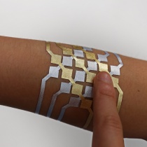 DuoSkin-MIT-Labs-temporary-tattoo-touchscreen-device-technology-design dezeen sq.jpg